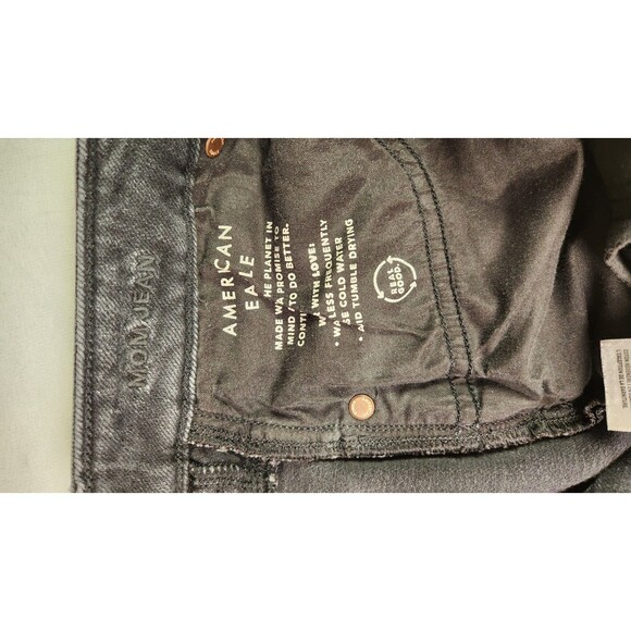 American Eagle Distressed Mom Jeans black wash size 0 long - Picture 9 of 11